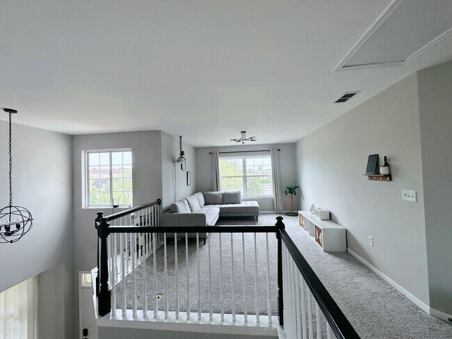 Building Photo - Updated 5 bedroom Kenosha home