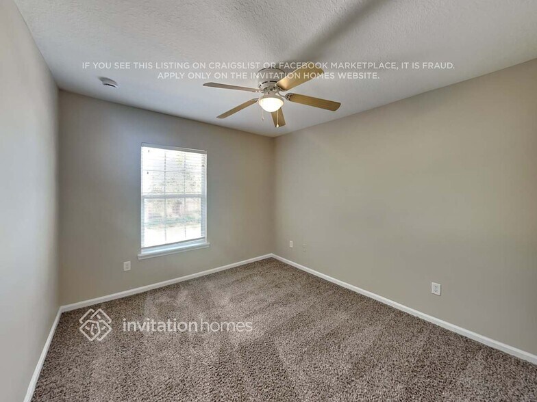 Building Photo - 530 Side Creek Ln