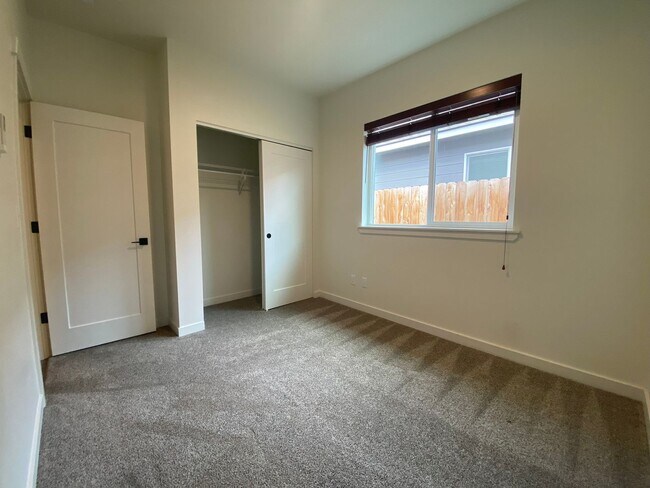 Building Photo - 2513 N Benjamin Ln
