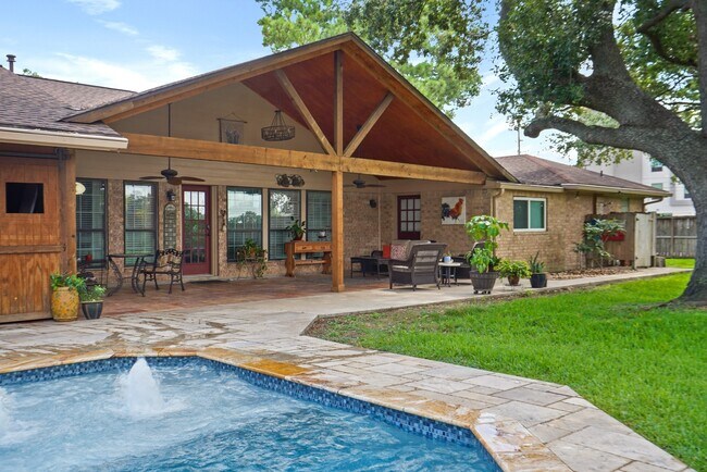 Building Photo - 5003 Mockingbird Ln