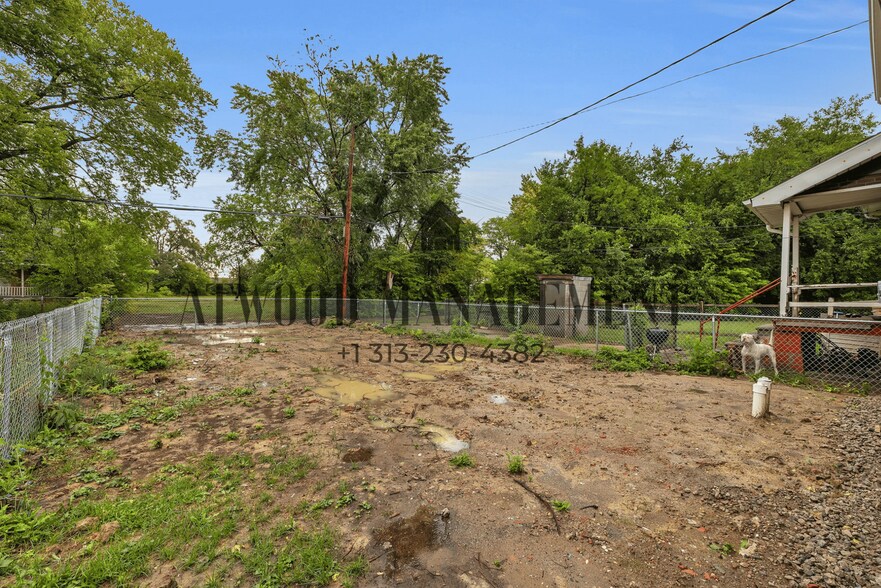 Building Photo - 8693 Woodlawn Ave