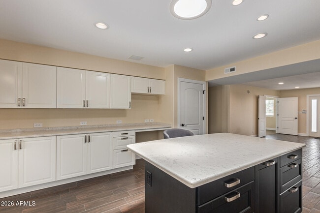 Building Photo - 1280 E Alameda Dr