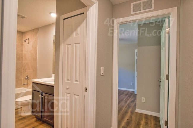 Building Photo - 5204 S San Mateo Dr