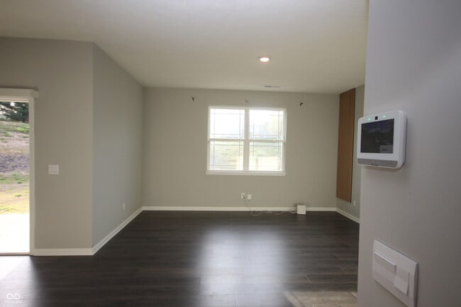 Building Photo - 10911 N Longbranch St