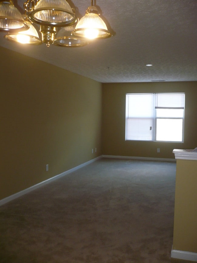 Building Photo - 5103 Fairington Club Dr