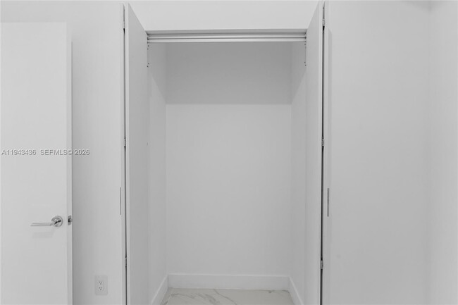 Building Photo - 700 NE 24th St