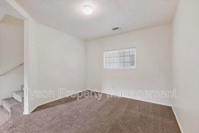 Building Photo - 1032 Clear Creek Ct