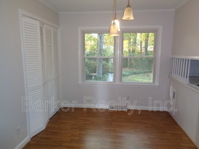 Building Photo - 309 White Oak Dr