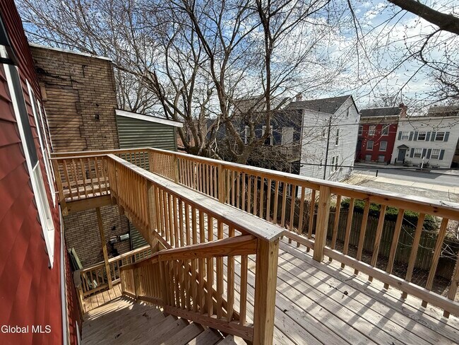 Building Photo - 346 Madison Ave