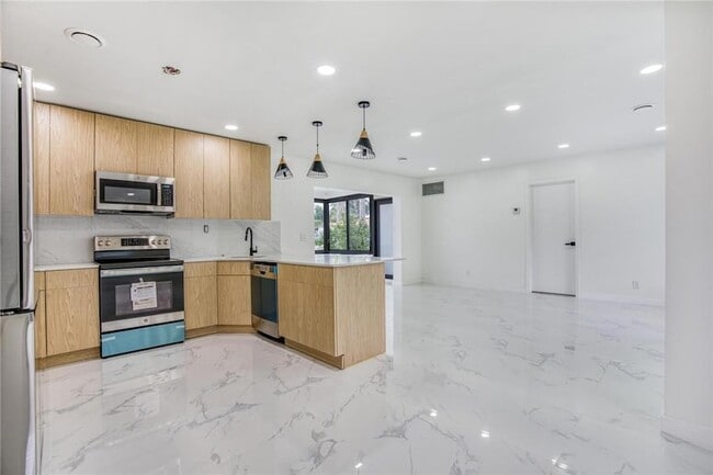 Building Photo - 2224 N 35th Ave