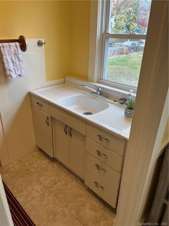 Building Photo - 119 Squire St