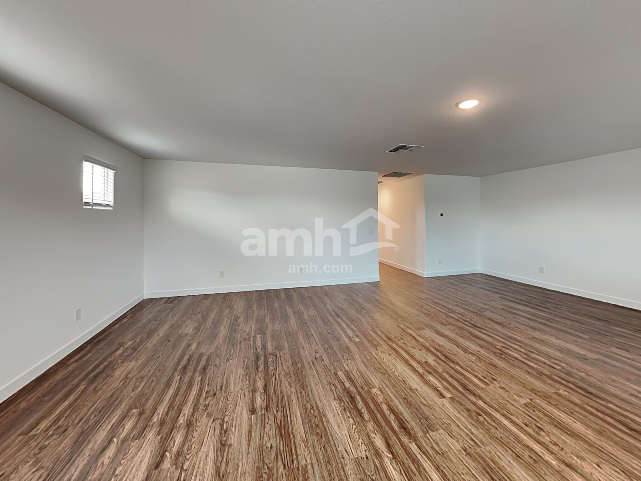 Building Photo - 814 S 150th Dr