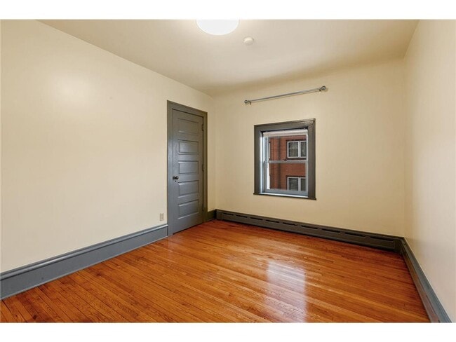 Building Photo - 2302 1/2 Blaisdell Ave