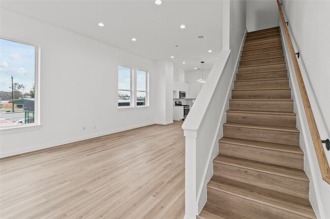 Building Photo - 6346 Culberson St