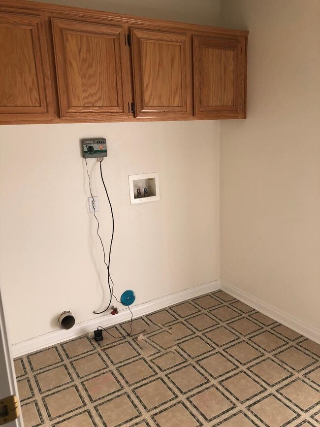 Building Photo - 32750 Rose Tree Ln