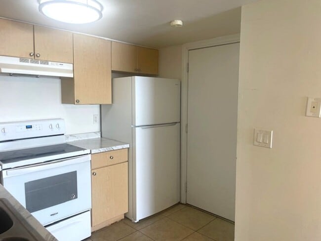 Building Photo - Spacious 3BR/2BA Condo Near Siesta Key Beach – Amenities Included!