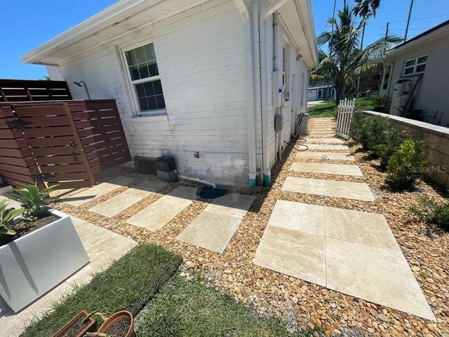 Building Photo - 3411 DE BAZAN Ave