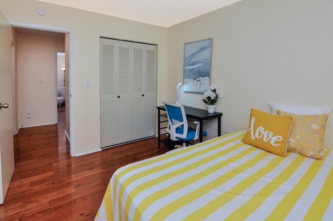 Building Photo - 609 Watersedge Dr