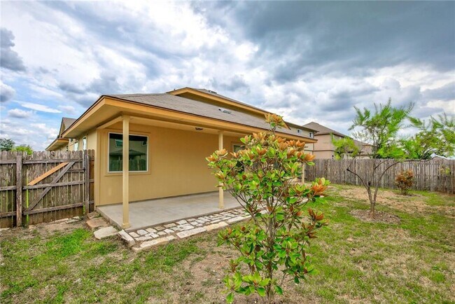 Building Photo - 137 Langtry Ln
