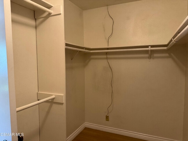 Building Photo - 846 Lindawood St