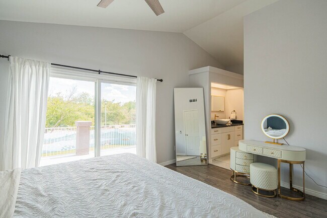 Building Photo - 10615 N 63rd Dr