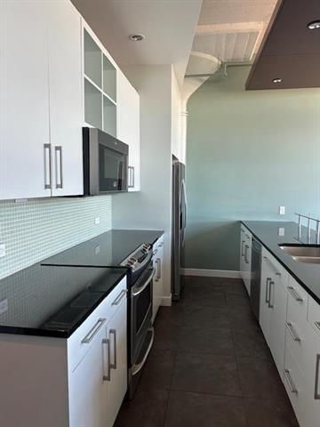 Building Photo - 2600 W 7th St