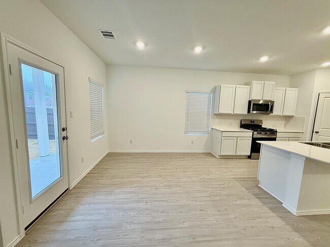 Building Photo - 1724 Four Waters Lp