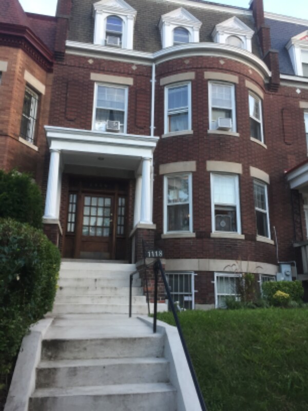 Building Photo - 1118 Girard St NW