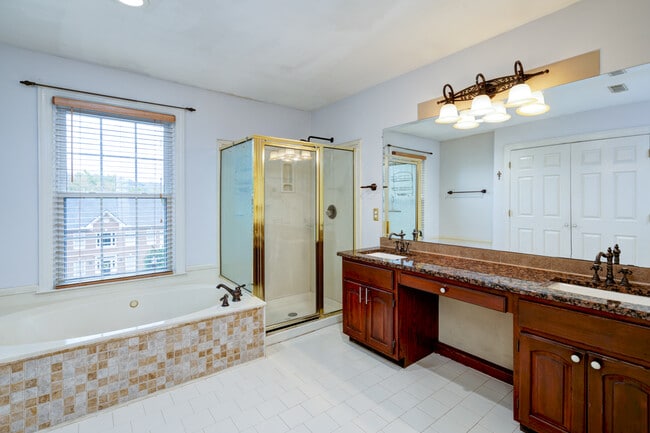 Building Photo - 60 Ravenwood Hills Cir