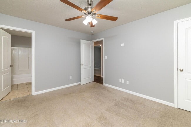 Building Photo - 2013 Paris Rd NW