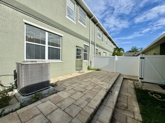 Building Photo - 13221 Silver Strand Falls Dr