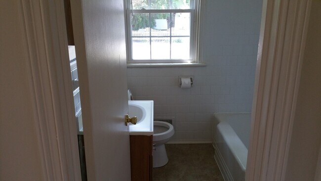 Building Photo - Orcutt Lane - 3 bedroom house