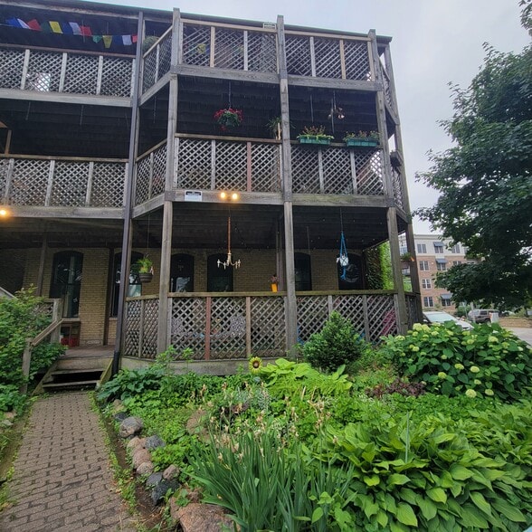 Building Photo - 326 E 18th St