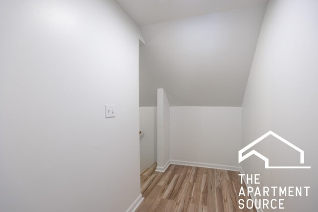 Building Photo - 3140 N Kimball Ave