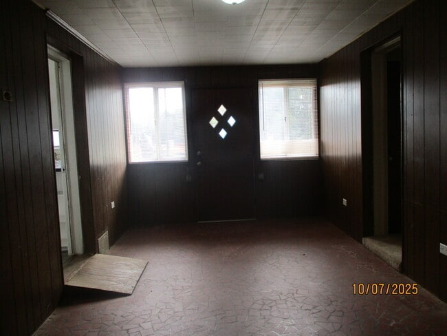 Building Photo - 3823 N Sharon Amity Rd