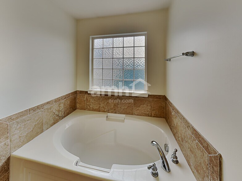 Building Photo - 1003 Forestway Ct