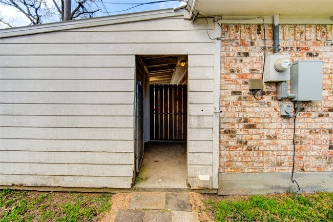 Building Photo - 4613 Avenue K