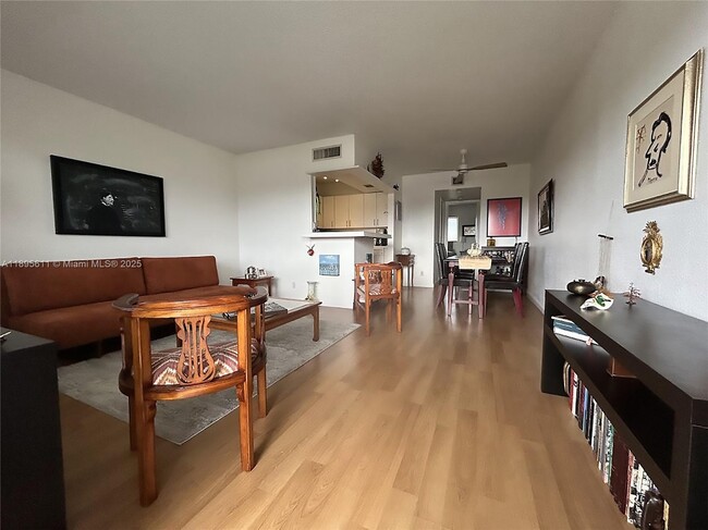 Primary Photo - 1400 NE 54th St