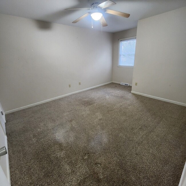 Building Photo - 703 Ikes Rd