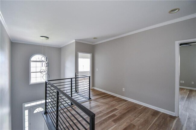 Building Photo - 3338 Sims St