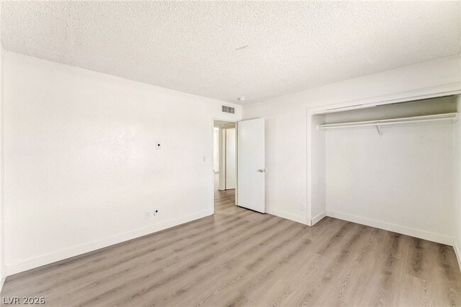 Building Photo - 5309 W Cheyenne Ave