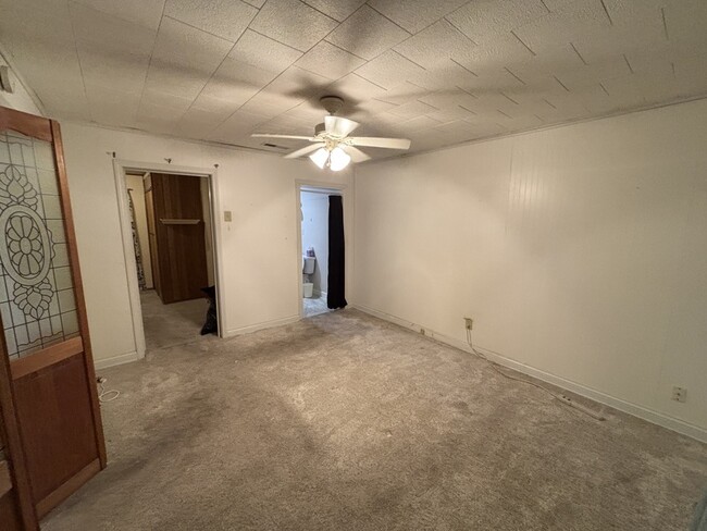 Building Photo - 1058 US-150