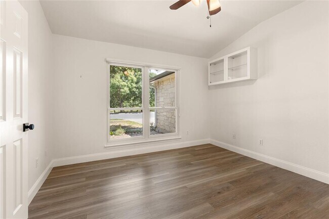 Building Photo - 2652 Bradley Ln