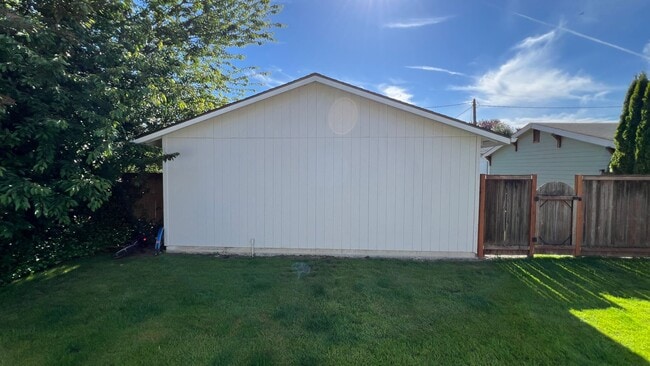 Building Photo - 32143La