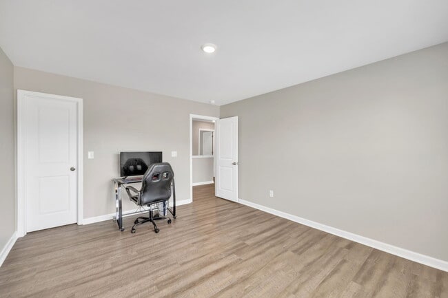 Building Photo - 207 Bridlewood Ln