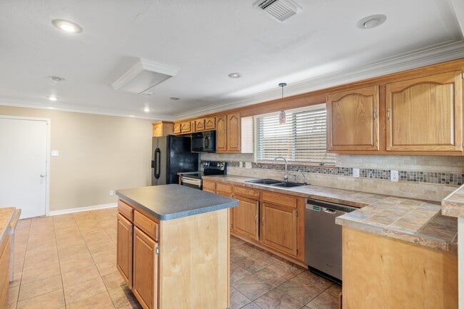 Building Photo - 8030 Pine Falls Dr