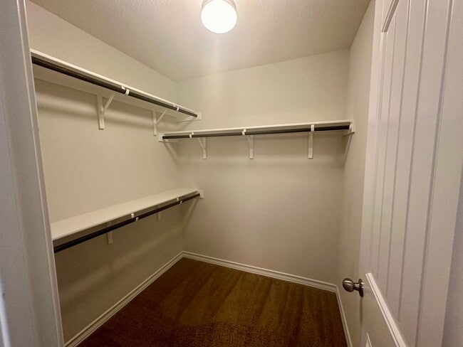 Building Photo - Fantastic Amenities ~ 4/2 Single Story w/ Refrigerator/Washer/Dryer Included ~