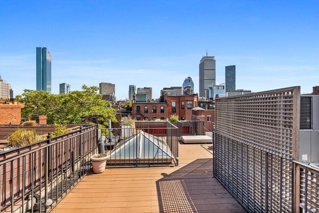 Building Photo - 321 Beacon St