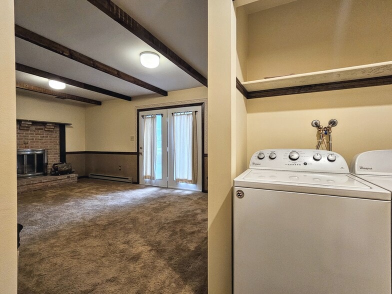 Building Photo - 474 N Maple St