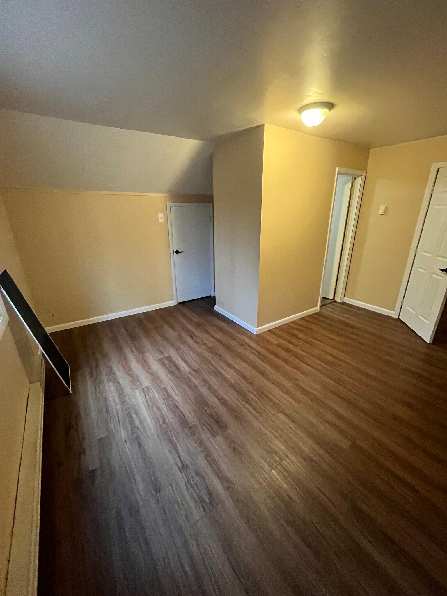 2nd bedroom - 1010 Eisenhower Way